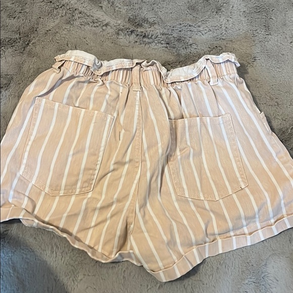 Shorts - Picture 3 of 3